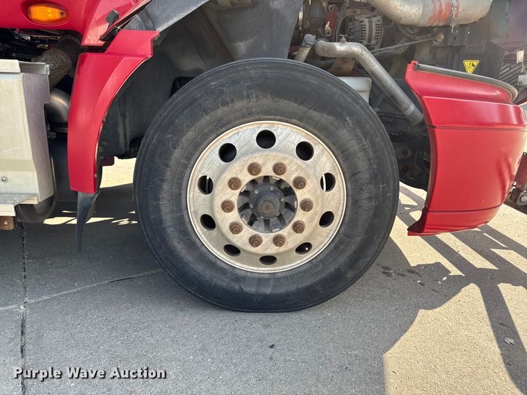 image for item FB5747 2015 International Prostar 122 semi truck