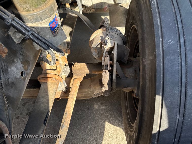 image for item FB5747 2015 International Prostar 122 semi truck