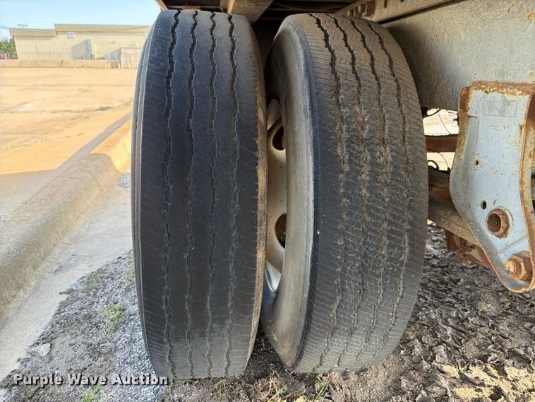image for item FC0982 1999 Trailmobile dry van trailer