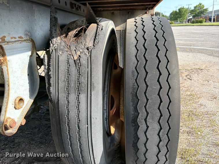 image for item FC0982 1999 Trailmobile dry van trailer