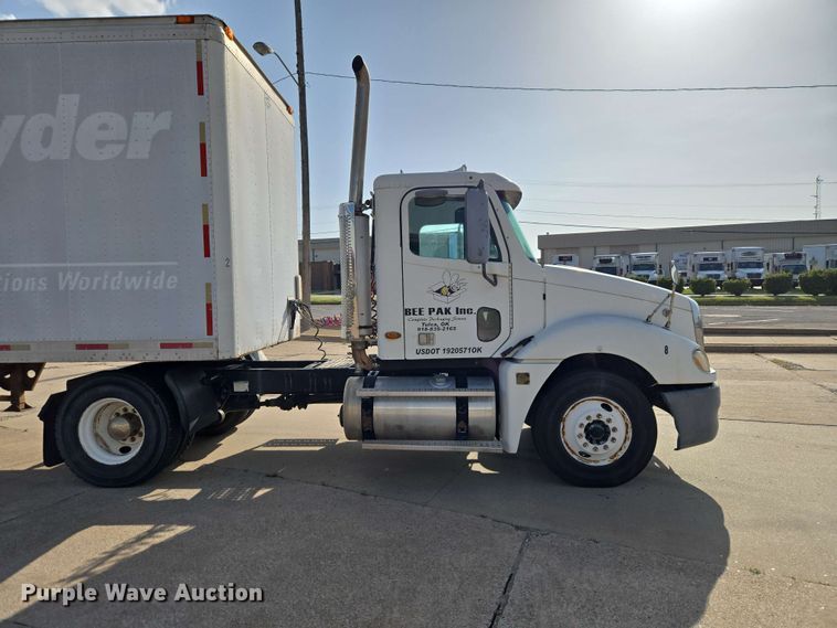 image for item FC0984 2003 Freightliner Columbia semi truck