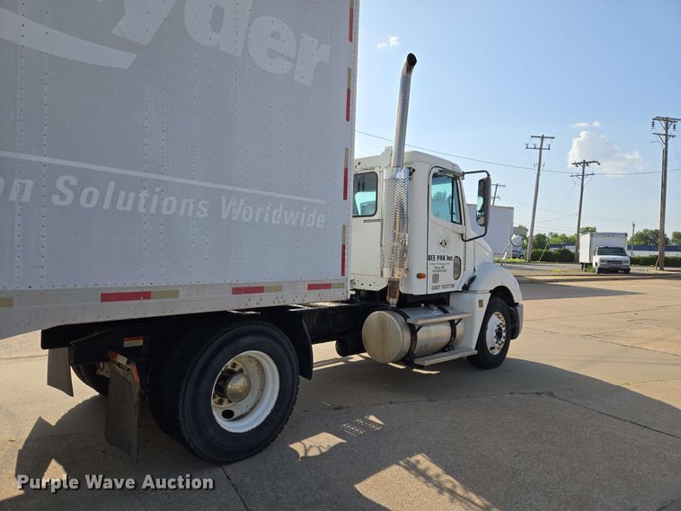 image for item FC0984 2003 Freightliner Columbia semi truck