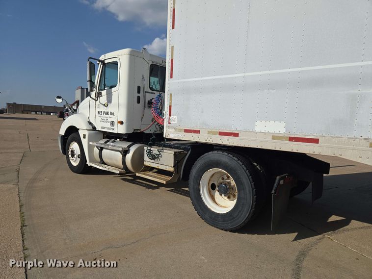 image for item FC0984 2003 Freightliner Columbia semi truck