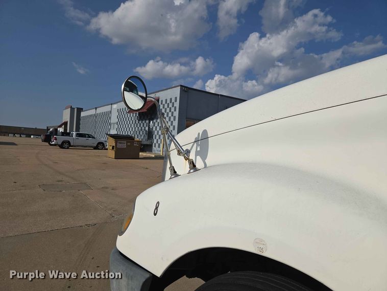 image for item FC0984 2003 Freightliner Columbia semi truck