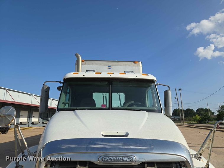 image for item FC0984 2003 Freightliner Columbia semi truck