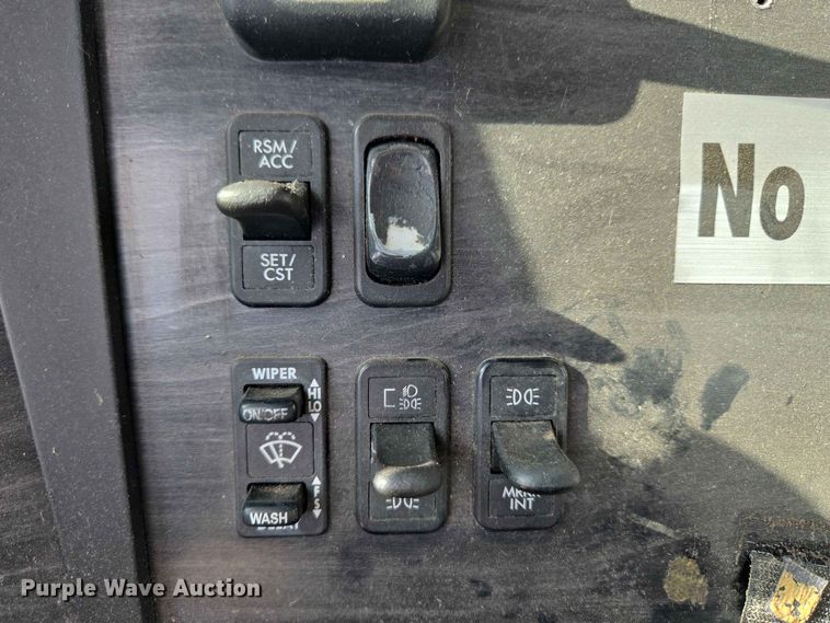 image for item FC0984 2003 Freightliner Columbia semi truck