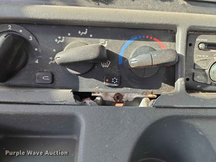 image for item FC0984 2003 Freightliner Columbia semi truck