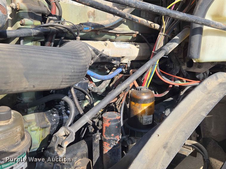 image for item FC0984 2003 Freightliner Columbia semi truck