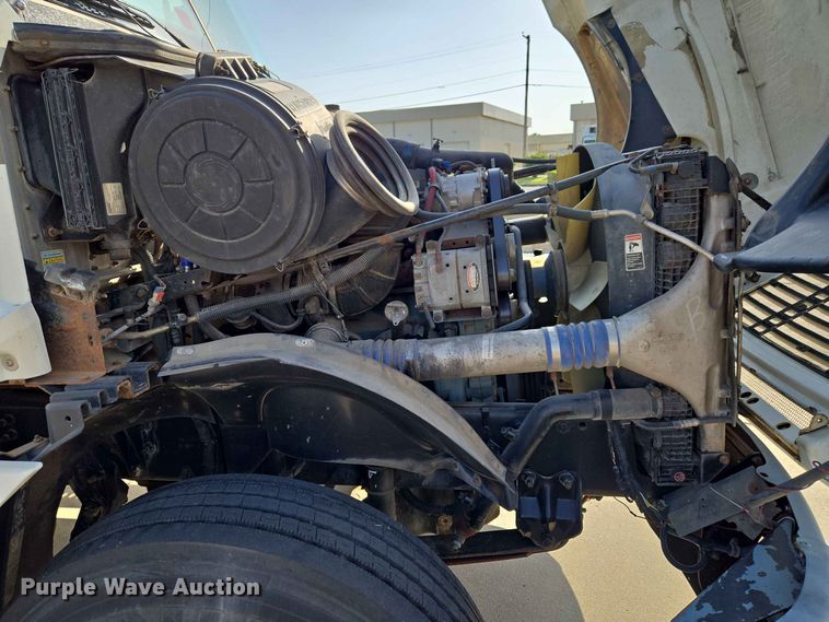 image for item FC0984 2003 Freightliner Columbia semi truck