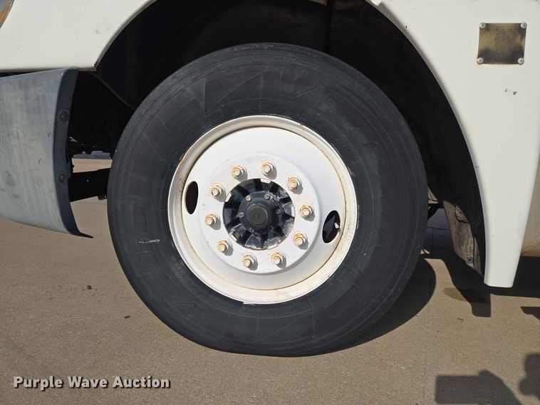 image for item FC0984 2003 Freightliner Columbia semi truck