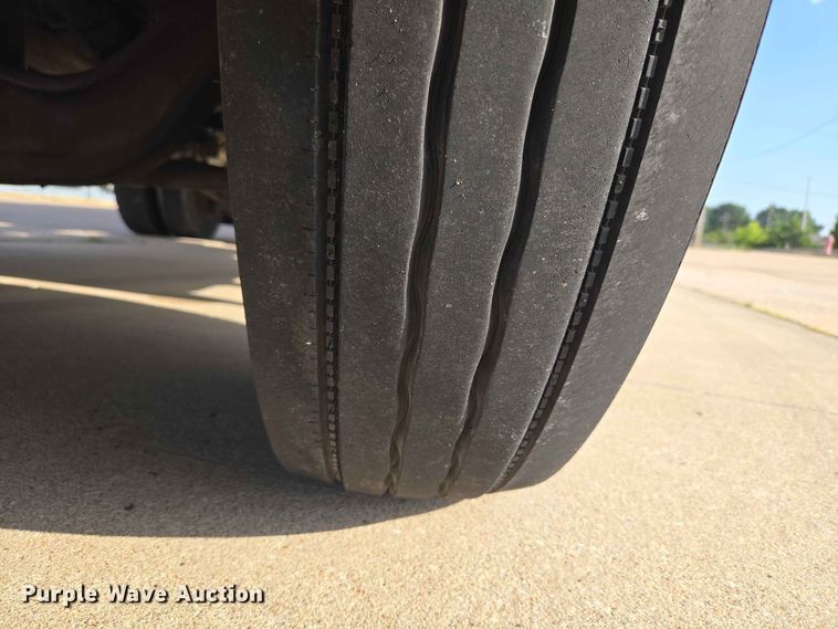 image for item FC0984 2003 Freightliner Columbia semi truck