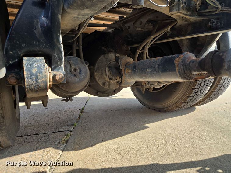 image for item FC0984 2003 Freightliner Columbia semi truck