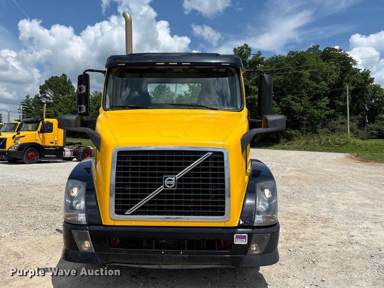 image for item FC1744 2015 Volvo VNL semi truck