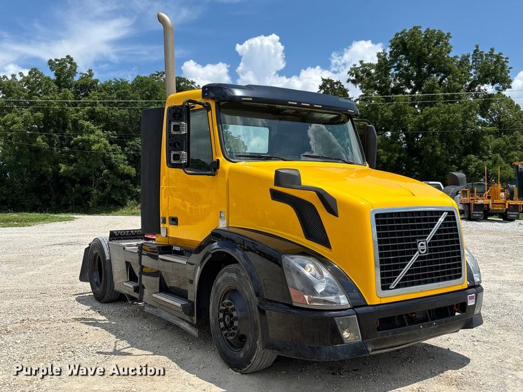 image for item FC1744 2015 Volvo VNL semi truck