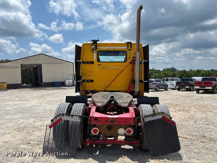 image for item FC1744 2015 Volvo VNL semi truck
