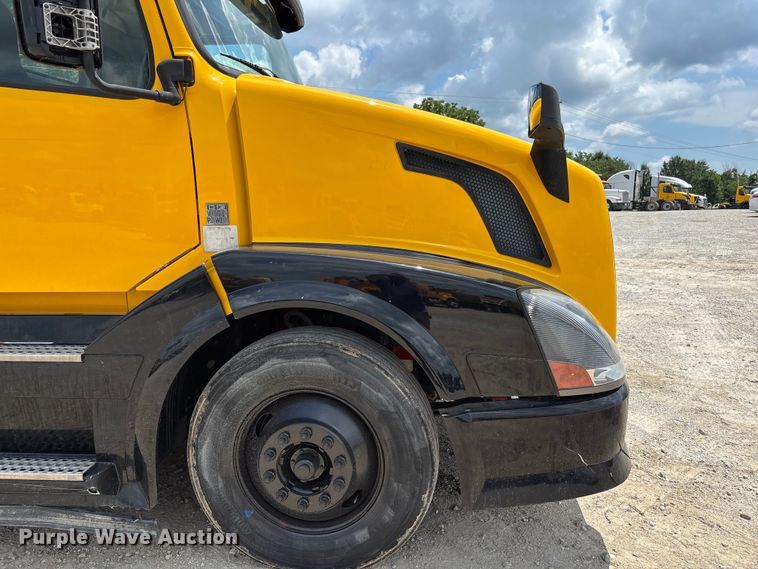 image for item FC1744 2015 Volvo VNL semi truck