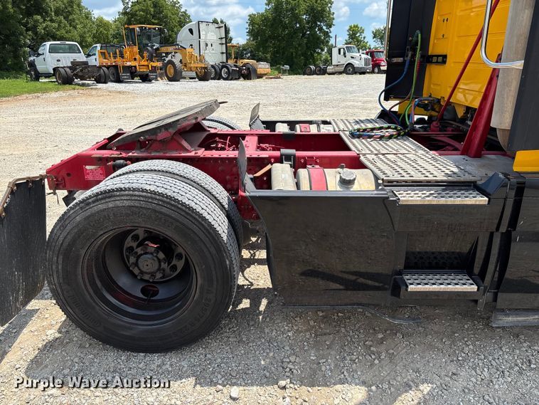 image for item FC1744 2015 Volvo VNL semi truck