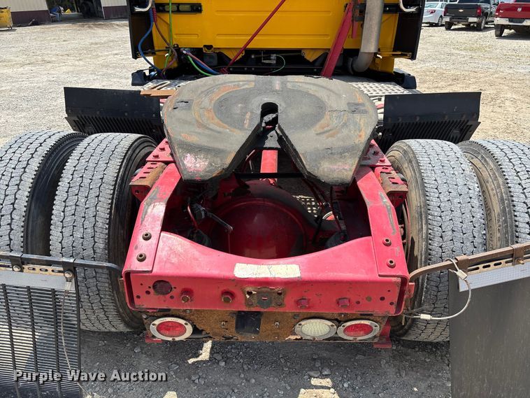 image for item FC1744 2015 Volvo VNL semi truck
