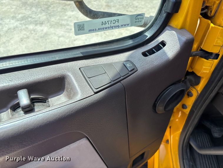 image for item FC1744 2015 Volvo VNL semi truck