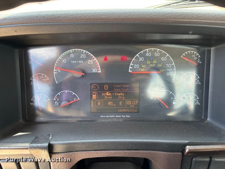 image for item FC1744 2015 Volvo VNL semi truck