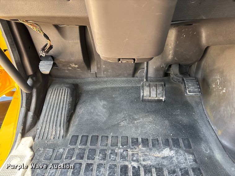 image for item FC1744 2015 Volvo VNL semi truck