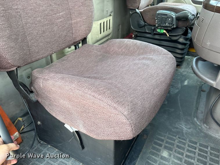 image for item FC1744 2015 Volvo VNL semi truck