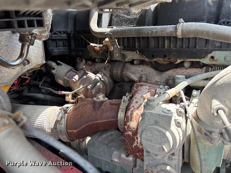 image for item FC1744 2015 Volvo VNL semi truck