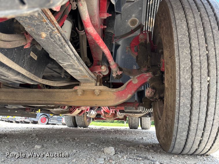 image for item FC1744 2015 Volvo VNL semi truck