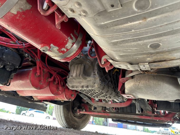 image for item FC1744 2015 Volvo VNL semi truck