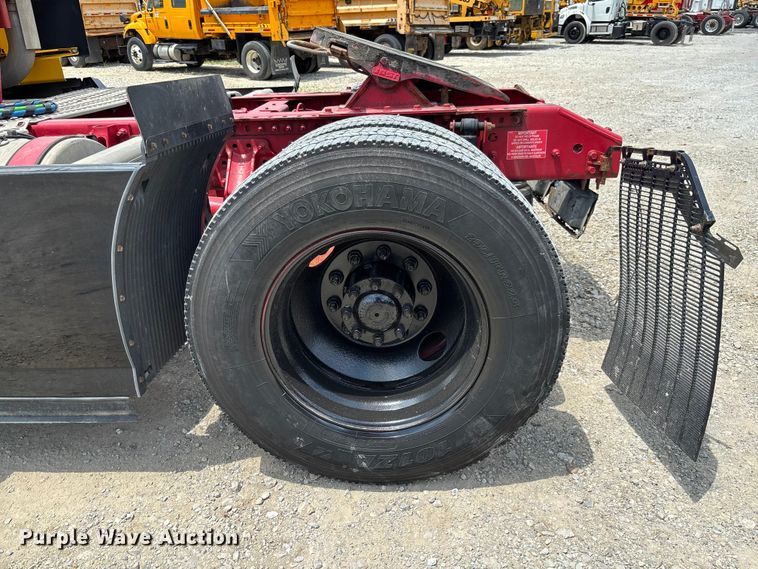 image for item FC1744 2015 Volvo VNL semi truck