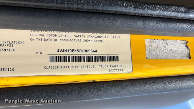 image for item FC1744 2015 Volvo VNL semi truck