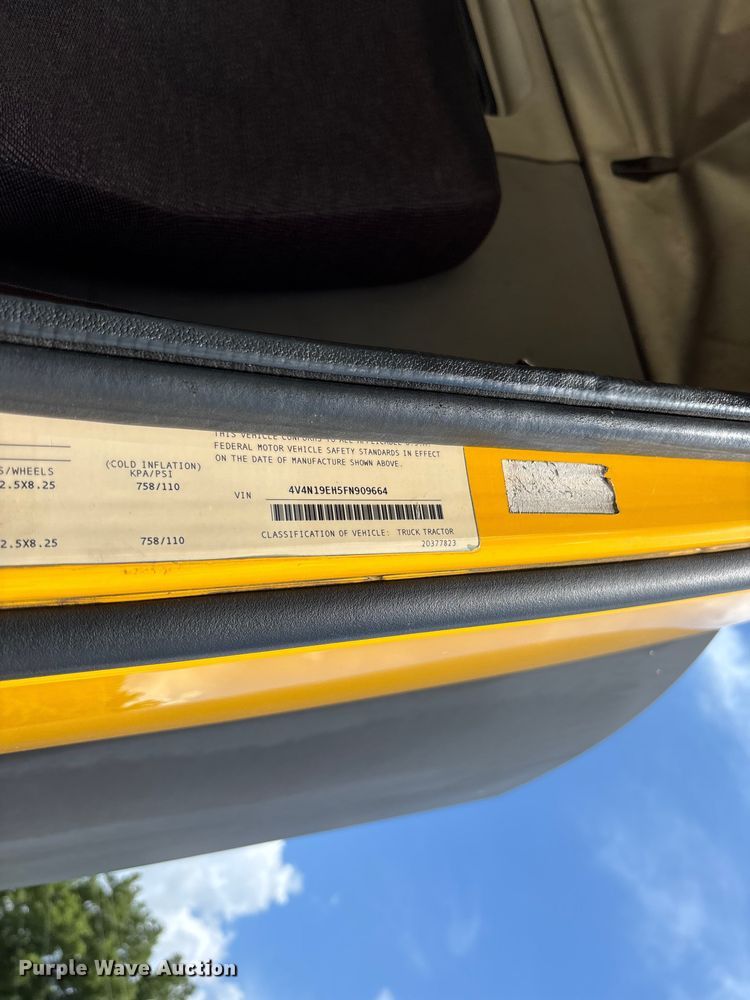 image for item FC1744 2015 Volvo VNL semi truck
