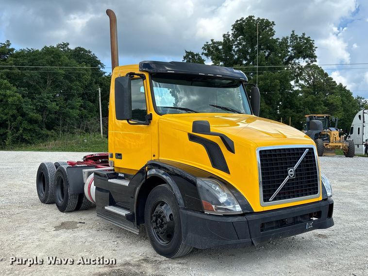 image for item FC1823 2016 Volvo VNL semi truck