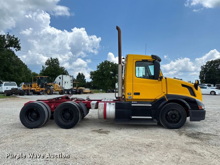 image for item FC1823 2016 Volvo VNL semi truck