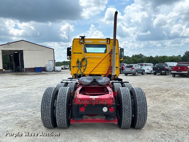 image for item FC1823 2016 Volvo VNL semi truck