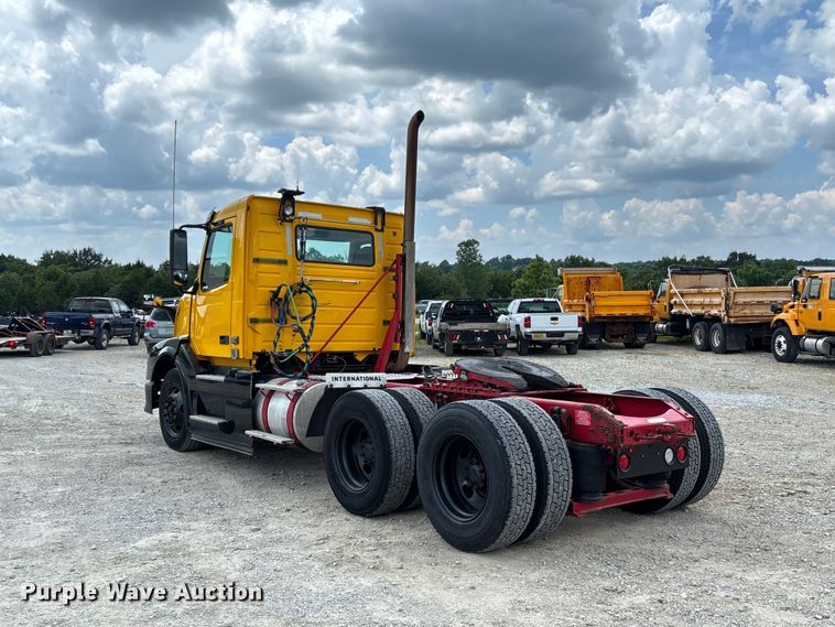 image for item FC1823 2016 Volvo VNL semi truck