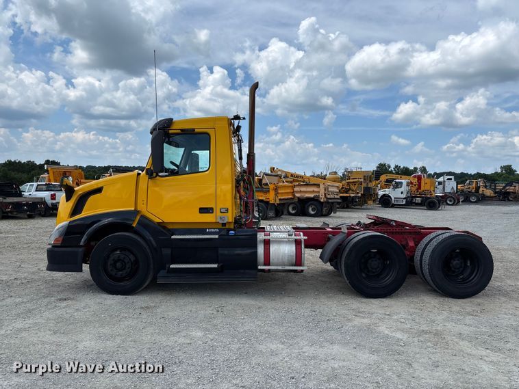 image for item FC1823 2016 Volvo VNL semi truck