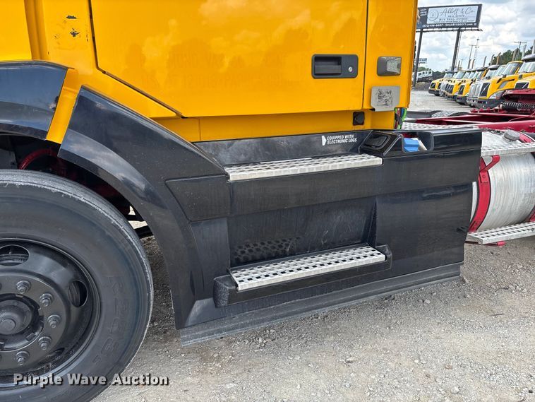 image for item FC1823 2016 Volvo VNL semi truck