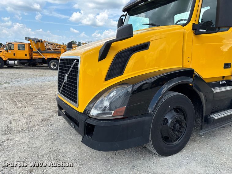 image for item FC1823 2016 Volvo VNL semi truck