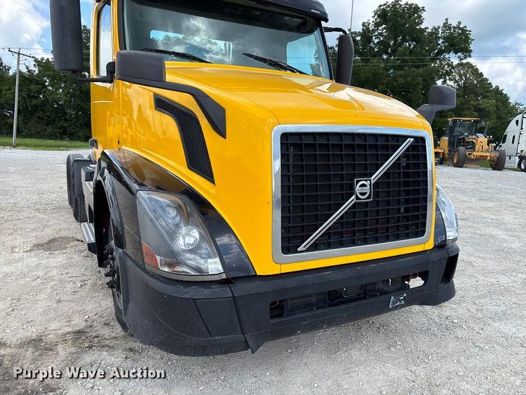 image for item FC1823 2016 Volvo VNL semi truck