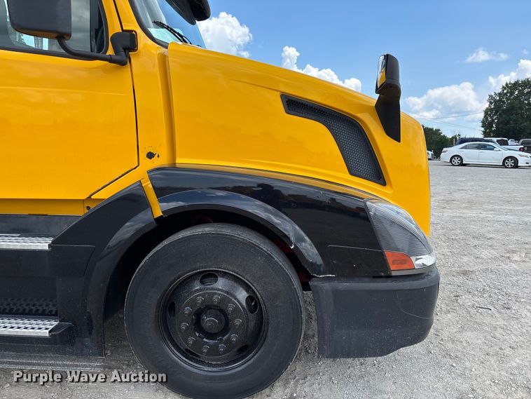 image for item FC1823 2016 Volvo VNL semi truck