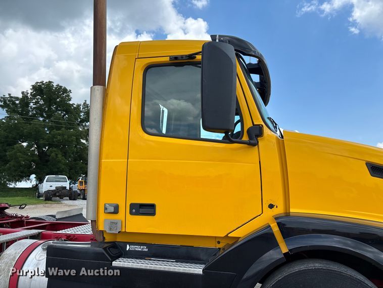 image for item FC1823 2016 Volvo VNL semi truck