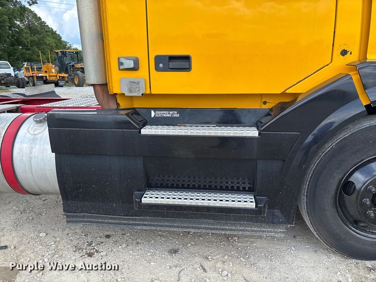 image for item FC1823 2016 Volvo VNL semi truck