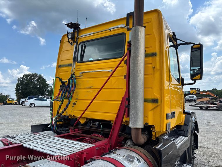 image for item FC1823 2016 Volvo VNL semi truck