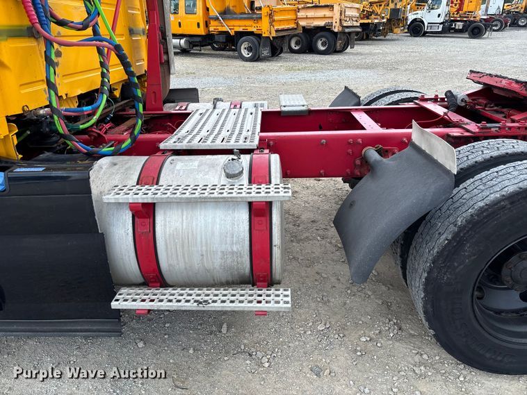 image for item FC1823 2016 Volvo VNL semi truck