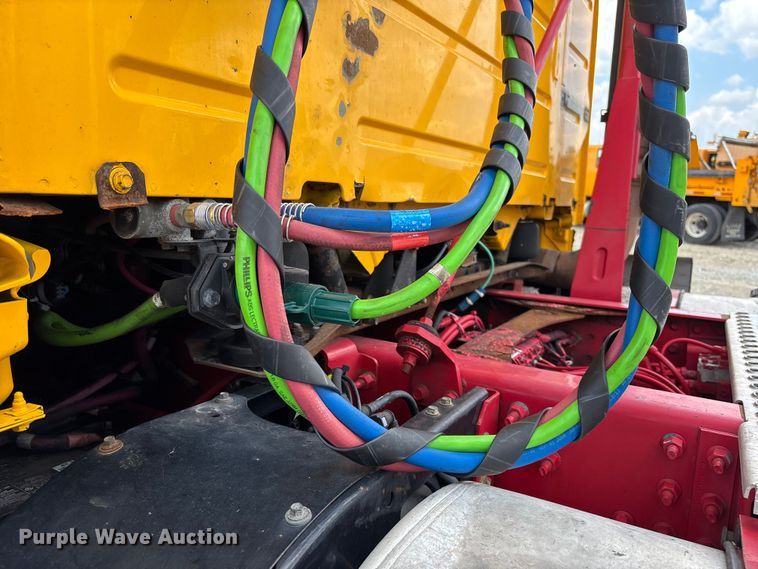 image for item FC1823 2016 Volvo VNL semi truck