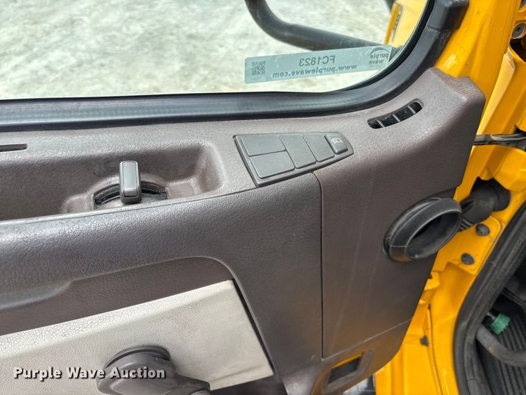 image for item FC1823 2016 Volvo VNL semi truck