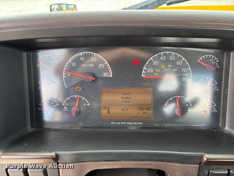image for item FC1823 2016 Volvo VNL semi truck