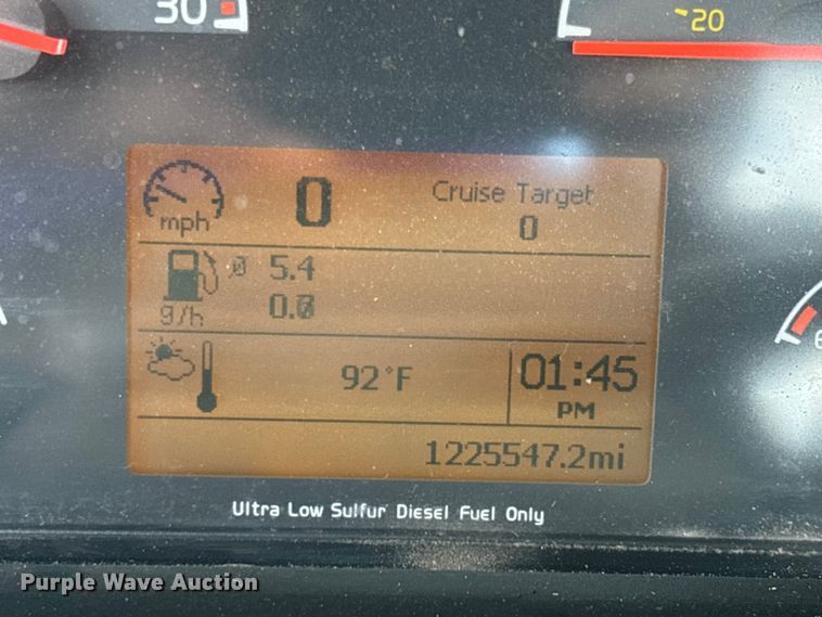 image for item FC1823 2016 Volvo VNL semi truck