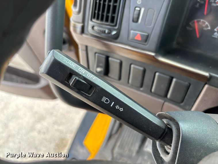 image for item FC1823 2016 Volvo VNL semi truck